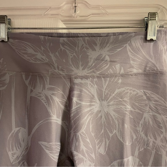 Fabletics PowerHold Salar Capri Leggings Gray Floral Print Size S Activewear - Picture 2 of 5